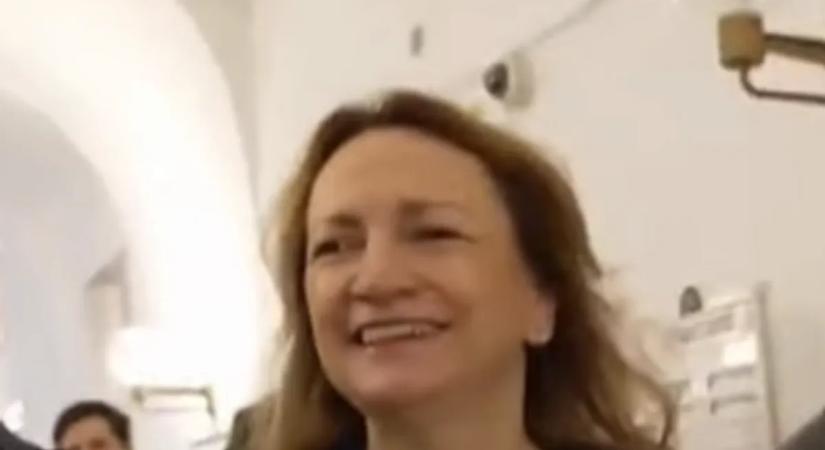 Így menekült a Tisza Párt képviselője a kényes kérdések elől