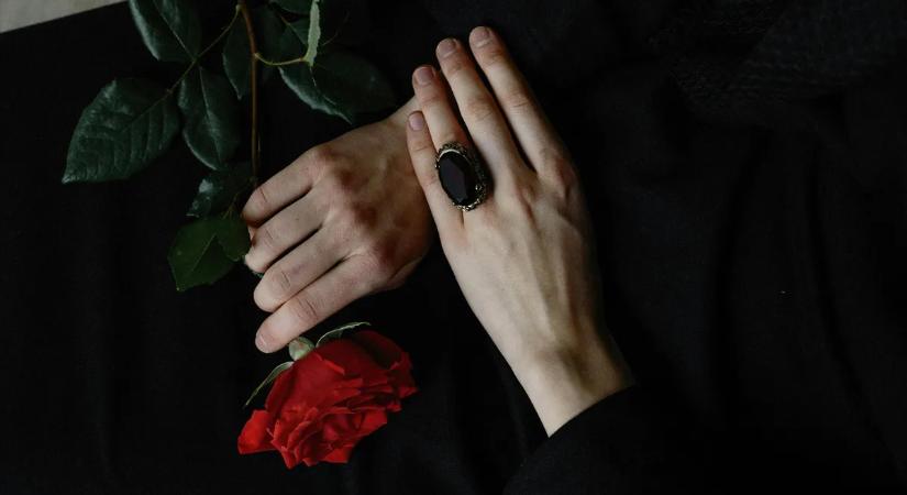 Megszólalt az összetört anya, lánya ezért vetett véget az életének – „Nem vettem komolyan a jeleket”