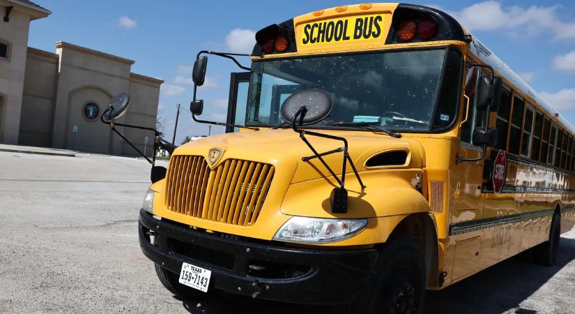 95 évesen is aktív a világ legidősebb buszsofőrje