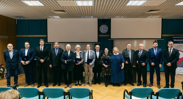 Tizenkét hazai informatikai szakembert és kutatót díjazott a Neumann Társaság