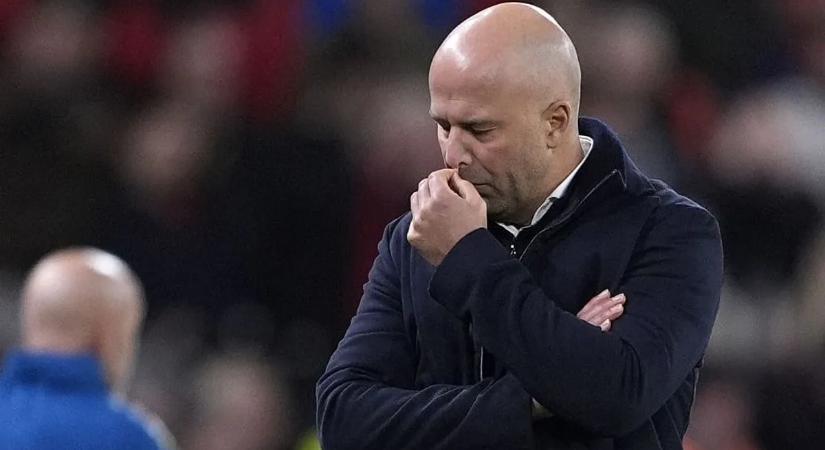 Arne Slot kínosan mellébeszélt, már ma kirúghatják Liverpoolból