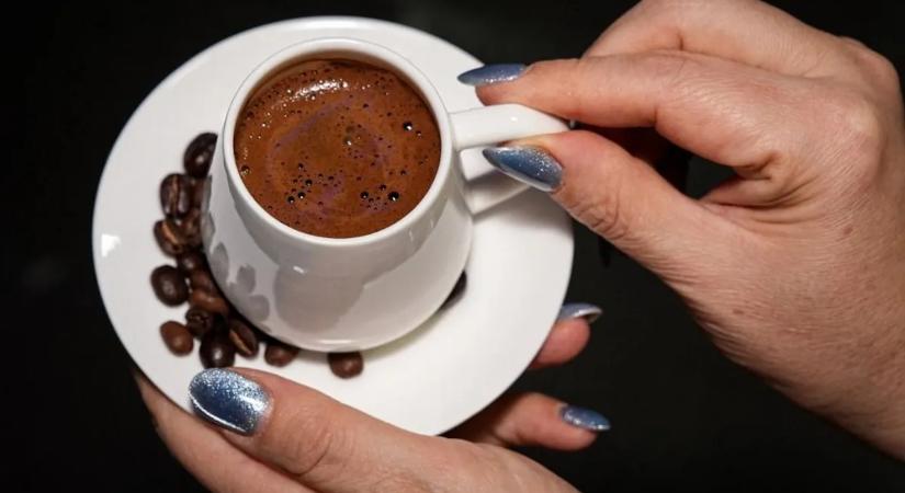 Már napi egy csésze kávé csökkenti a betegség kockázatát