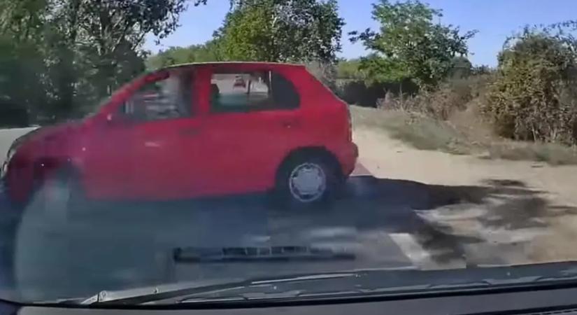 Úristen! – kiabálta az utas, hajszálon múlt a tragédia az 5-ösön – videó