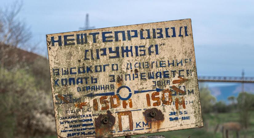 Valaki most nagyon jól jár az olcsó orosz olajjal – kár, hogy nem az autósok