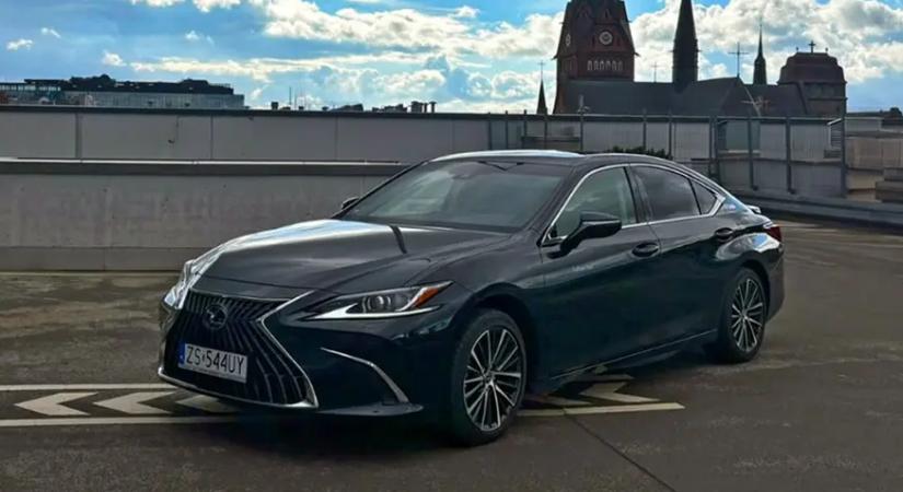 5 év alatt 760 ezer kilométert tekertek ebbe a Lexusba: íme a teljes szerviztörténete!