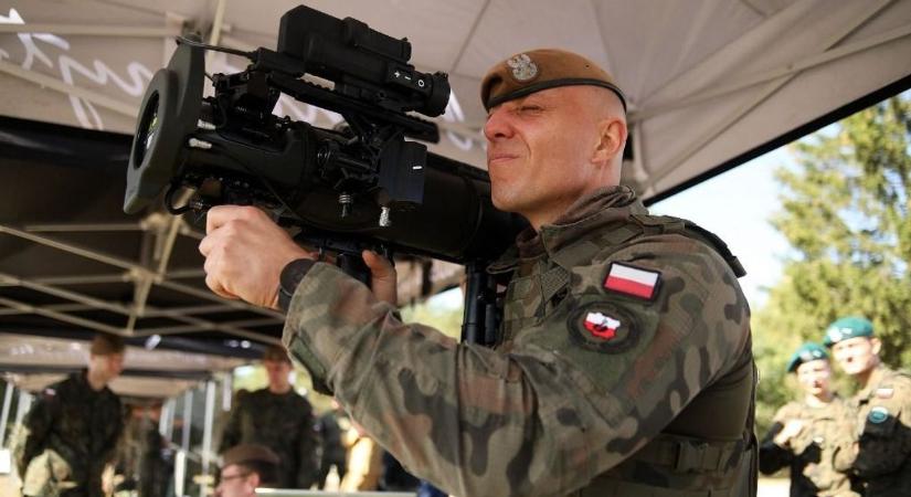 A NATO keleti kapuja fegyverben: Lengyelország már hadipari nagyhatalom – védelmi kiadásai jócskán meghaladják az irányelvet
