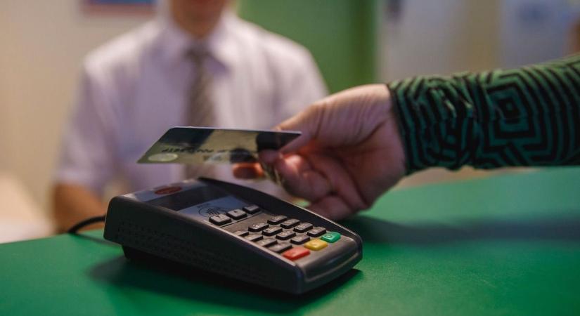 Itt a szabályozás: kötelező lenne a kártyás fizetés a vásárcsarnokban?
