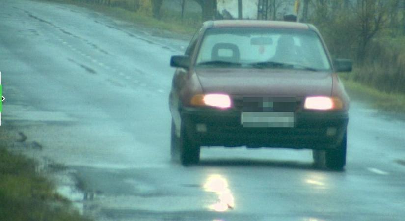 Gyorshajtási rekordot állított fel egy bordó Opel a Jászkunságban, eddig ez a hónap csúcstartója