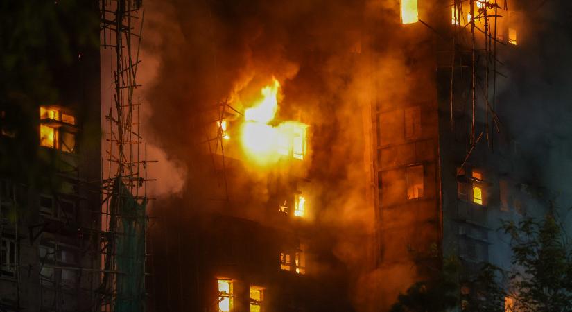 Rengeteg áldozat, egész tömbházsor égett le, kétszáz embert még keresnek Hongkongban