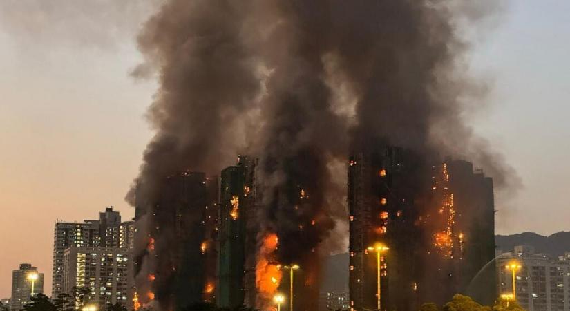 Többeket letartóztattak a hongkongban kigyulladt toronyházak ügyében