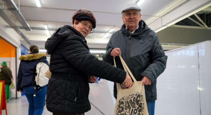 Zacskó helyett kosár: így vásárolnak manapság a győriek - fotók