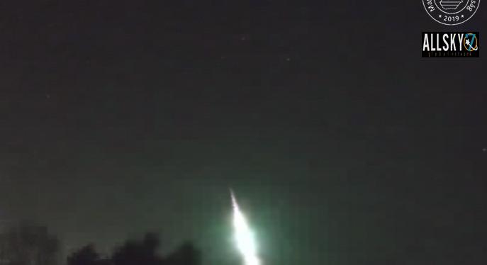 Lelkes hajszába kezdtek a Győrnél felrobbant meteor után