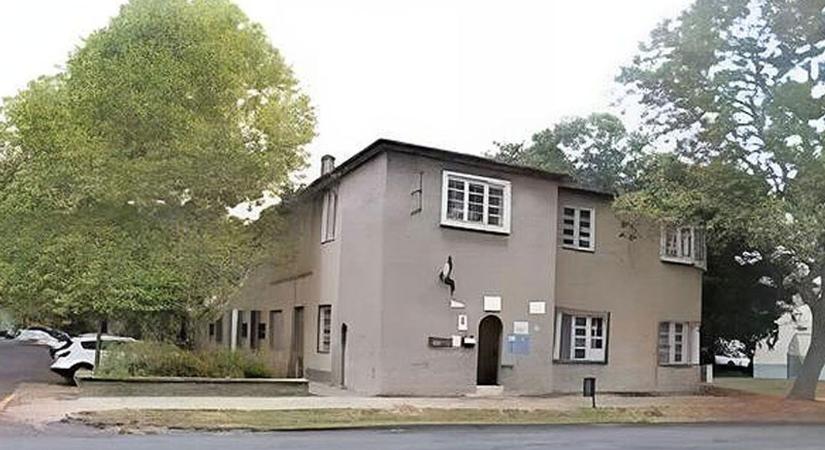 Újra megpróbálják eladni az ikonikus szekszárdi székházat