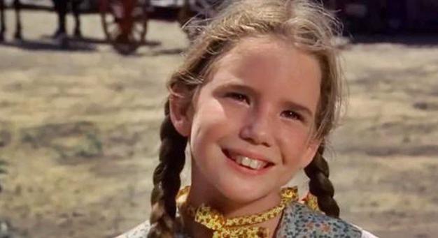 Már 61 éves A farm, ahol élünk kicsi Laurája – Így néz ki napjainkban az egykori gyereksztár