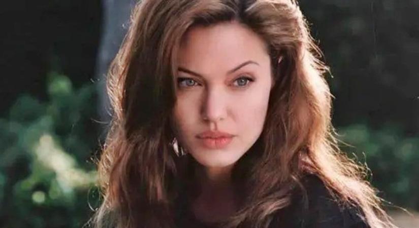 Angelina Jolie nem hajlandó plasztikáztatni – Az 50 éves színésznő gyönyörű a friss fotóin