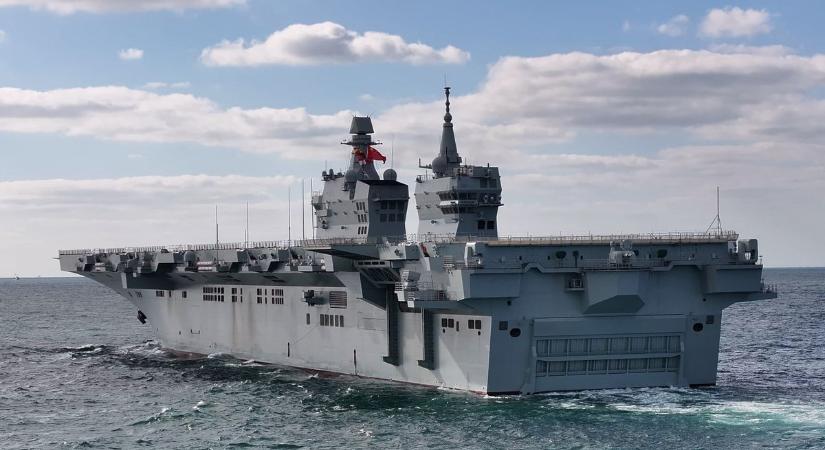 Lélegzetelállító hadihajót épített Kína, ilyet még Amerika se látott: a Type 076 már a nagy háborúra kell – videó