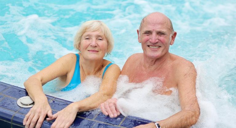 Nyugdíjas kedvezmények a budapesti gyógyfürdőkben, mutatjuk, hogyan lehet igazán sokat spórolni