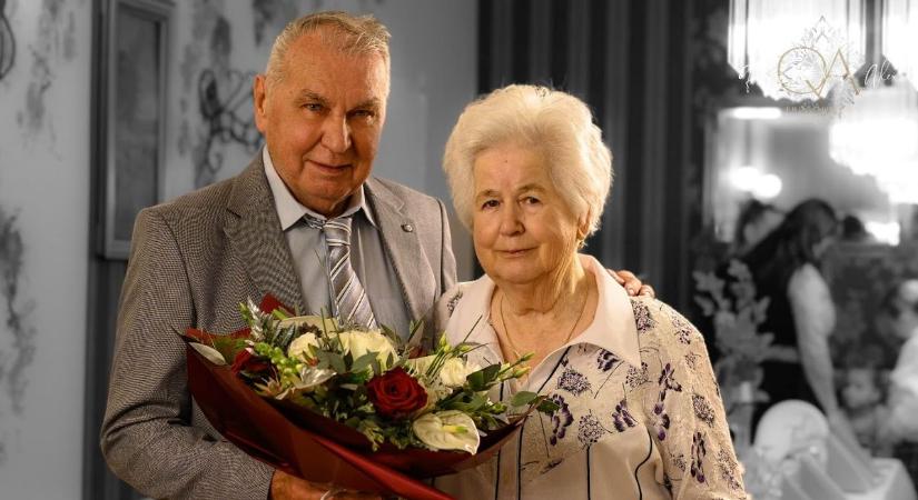 Hatvan éve egymás mellett Laci bácsi és Eszti néni – gyémántlakodalmat ültek Pakson