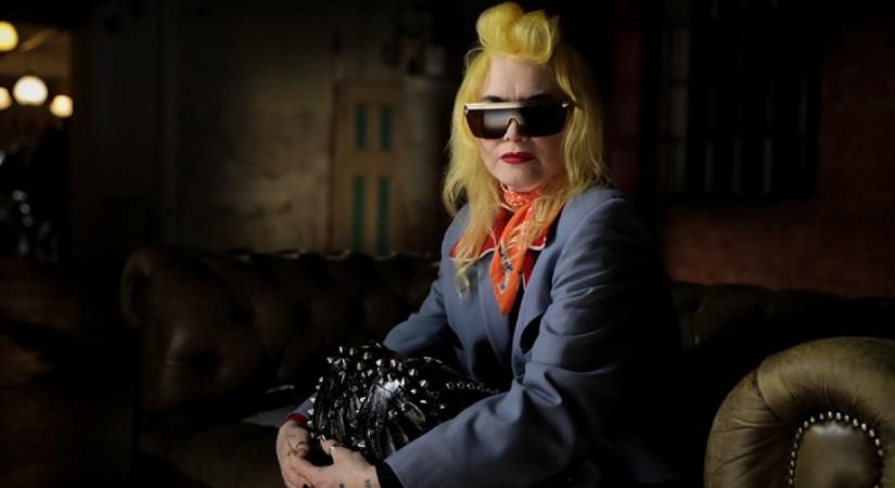 Elhunyt a legendás divattervező, akinek Rihanna, Lady Gaga, Kylie Minogue és Diana hercegné is sokat köszönhetett