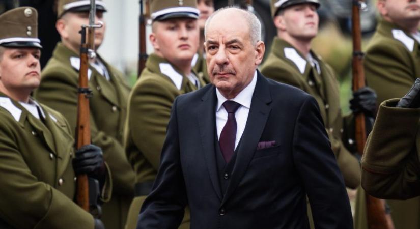 Nagyköveteket mentett fel, nevezett ki Sulyok Tamás