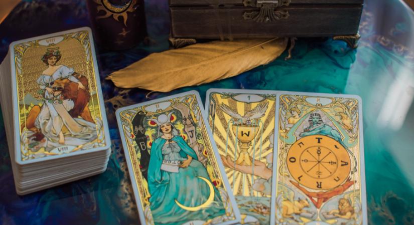 Tarot üzenet: ez vár a csillagjegyekre 2025 decemberében