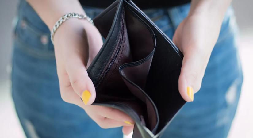 "Férjem halála után az özvegyi nyugdíjam fedezte a hitelt" - olvasónk véleménye a Tisza megszorító tervéről