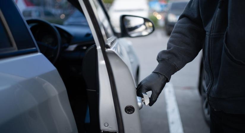 GTA az M7-esen: hihetetlen, útonállók erőszakkal vettek vissza egy eladott autót