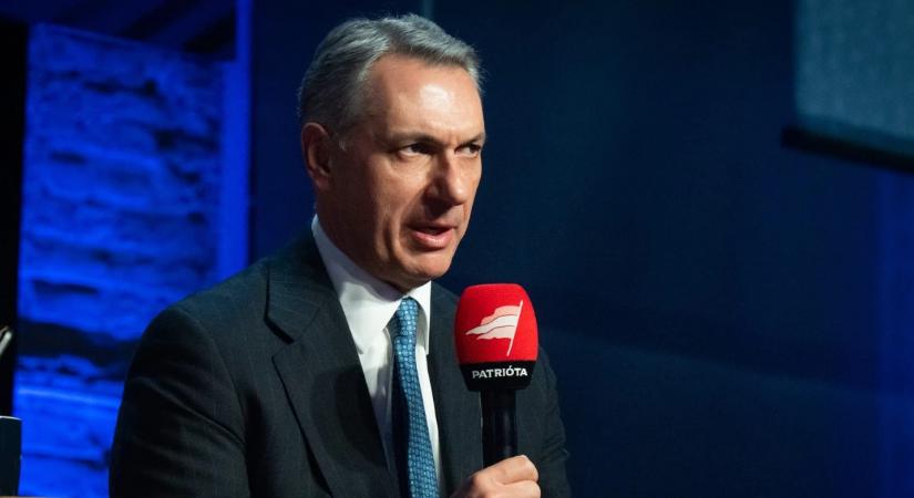 Az árulók ellen szerzett gólként ünnepelte Lázár János azt, hogy egymilliárd eurós hitelt veszünk fel a vasút rendbetételéhez