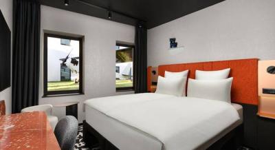 Tűzijáték elől menekülők, cégek és családok is reptérközeli hoteleket választanak