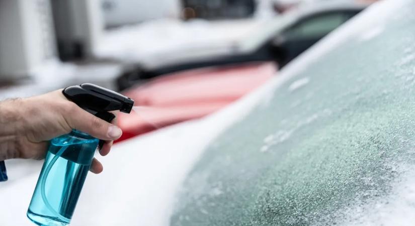 Ne kapard tovább feleslegesen: így tűnik el a jég a szélvédőről