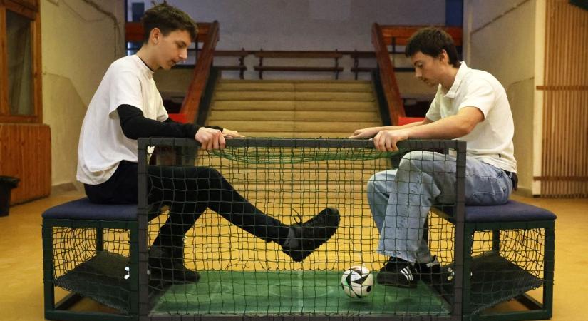 Ülőfociban is vetélkedtek a diákok