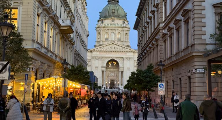 Rekordokat döntöget a magyar turizmus: elképesztő számokat hozott az október