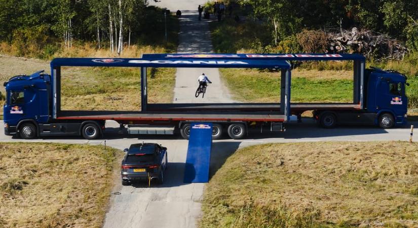 A bringás, aki átugrotta a jövőt: Matt Jones két mozgó önvezető kamion között repült át