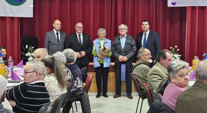 Erre biztos nem számítottak! Meglepetésműsor várta az időseket ezen a településen