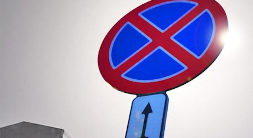 Bírság, fenyegetés, menesztés, vádaskodás - nincs nyugalom a parkolási botrány kapcsán Győrben