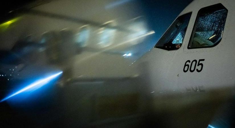 Forrnak az indulatok: üzentek a védelmi miniszternek, aki nem engedte leszállni Szijjártó gépét