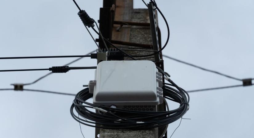 Elszakadt a cérna: ráznak a villanyoszlopok a városban, a szegediek teljesen kiakadtak