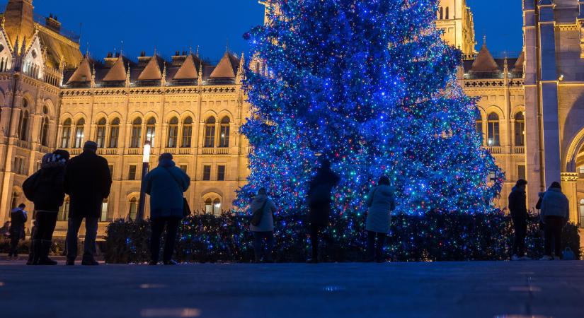Így néztek ki az elmúlt években az ország karácsonyfái