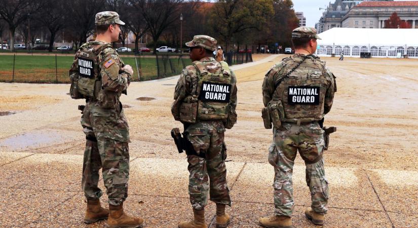 Felfüggesztette az USA az afgánok bevándorlási kérelmeit