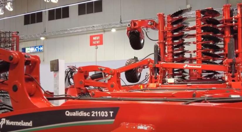 Dr. Borsiczky Istvánnal néztük meg a Kverneland újdonságokat az Agritechnicán