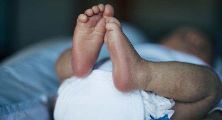 Pert nyert a TASZ, a kormánynak ki kell adnia a kórházakban visszatartott kisbabákról szóló adatokat