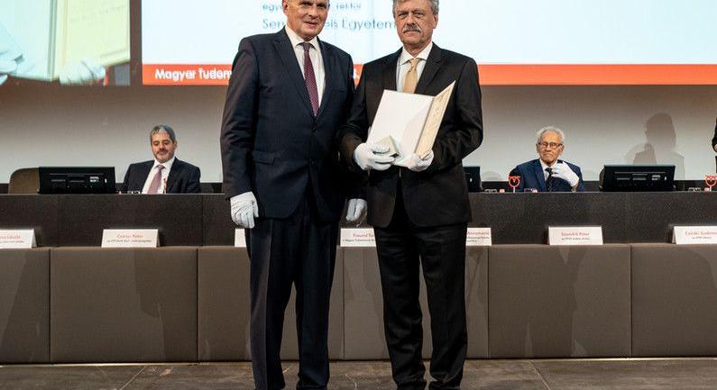 Tehetséges debrecenieket díjaztak