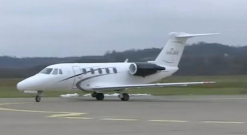 Nem engedték katonaival, Szijjártó Péter kénytelen volt magángéppel repülni Banja Lukába