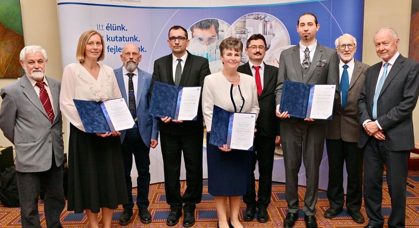 Kitüntettek két debreceni kémiatanárnőt