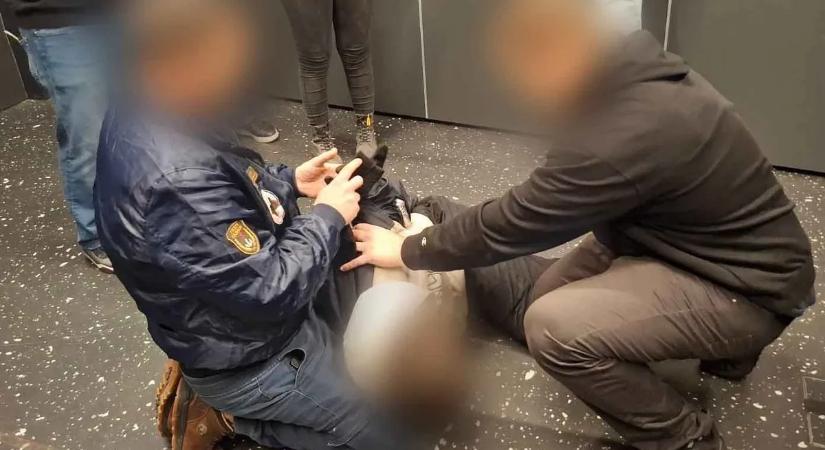 A budapesti koncerten nyomták földre a fiatalokat