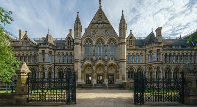 Tömegesen szűnnek meg a brit egyetemek nyelvi szakjai: tiltakoznak a nottinghami hallgatók