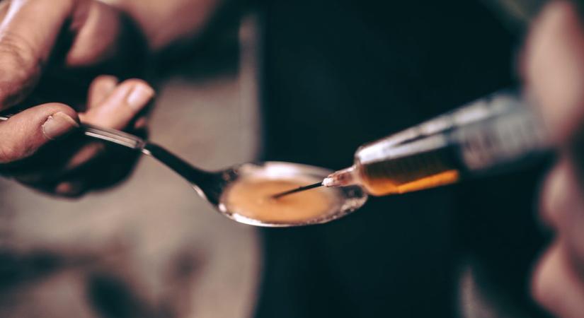 Heroin végzett egy férfival Óbudán, beismerte tettét az aranylövést beadó barátja