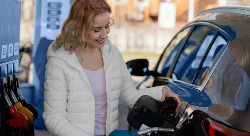 Végre nagyot esett a gázolaj ára, és a benzin is olcsóbb lesz