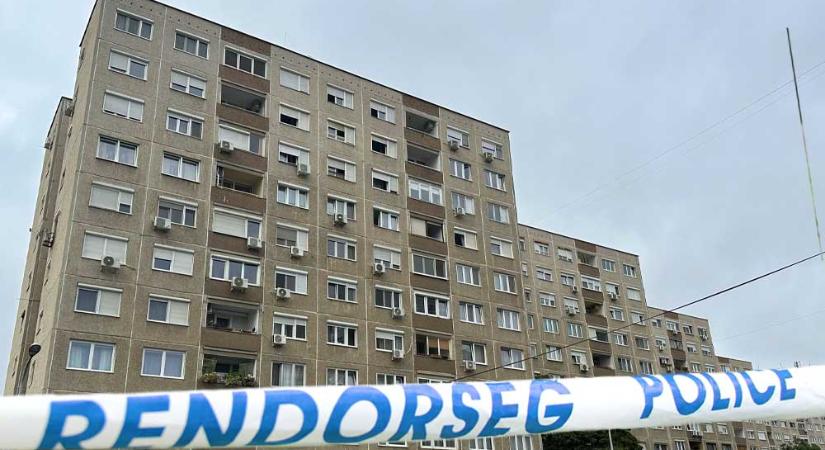 Dráma az óbudai panelban: barátja adta be az aranylövést a 45 éves férfinak, a mentők sem tudták megmenteni a drogfüggő életét