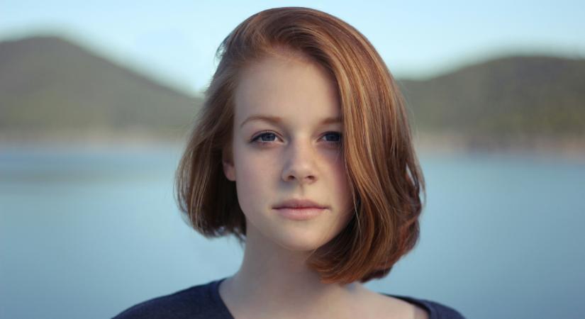 „A kezelés nagyon megterhelő volt, és elvesztettem a hajamat”- így került a fiatal lány a halálos betegség markába